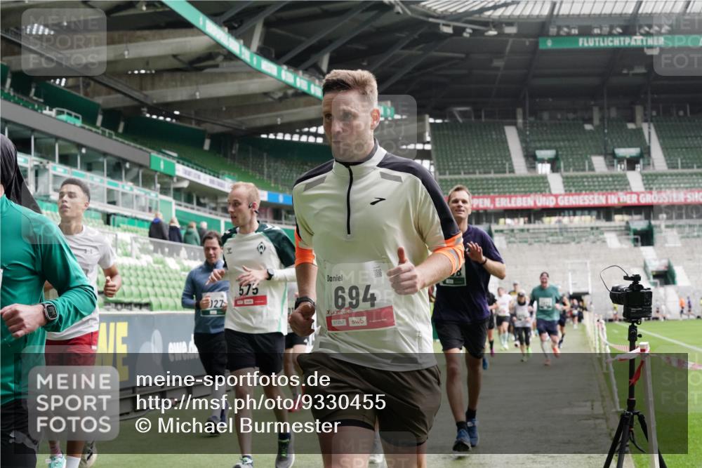 05.10.2025 - 20. swb-Marathon Bremen Michael Burmester http://msf.ph/oto/9330455 05.10.2025 13:00:31 Laufen im Stadion 47, 52, 72, 271, 283, 491, 498, 575, 627, 694, 860, 954, 1017, 1116, 1182, 1423, 1471, 1525, 1606, 1806, 1968, 2007, 2504, 2518, 2609, 2668, 2745, 2806, 2822, 2915, 3040, 3104, 3160, 3169, 3177, 3230, 3237, 3293, 3549, 3605, 3783, 3979, 4034, 4035, 4046, 4181, 4202, 4216, 4220, 4502, 4592, 4661, 4788, 4824, 4879, 5183, 5272, 5329, 5610, 5627, 5663, 5836, 5841, 6027, 6057, 6126, 6208, 6389, 6440, 6523, 6536, 6636, 6674, 6704, 6762, 6881, 7295, 7307, 7537, 7598, 7679 meine-sportfotos.de