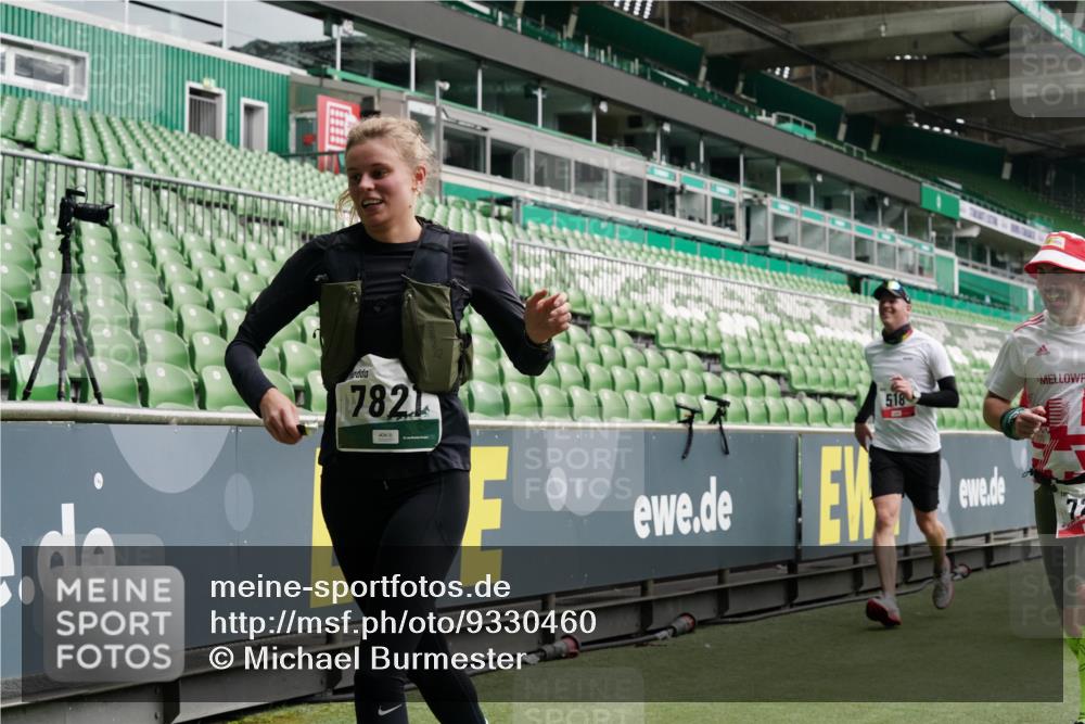 05.10.2025 - 20. swb-Marathon Bremen Michael Burmester http://msf.ph/oto/9330460 05.10.2025 13:02:31 Laufen im Stadion 97, 293, 428, 518, 616, 721, 729, 772, 828, 843, 921, 1030, 1121, 1256, 1348, 1405, 1452, 1704, 1733, 1744, 1856, 1899, 1924, 1944, 2143, 2272, 2306, 2393, 2772, 2774, 2910, 2912, 3053, 3206, 3217, 3424, 3525, 3526, 3861, 3917, 3926, 3930, 4017, 4018, 4129, 4322, 4409, 4444, 4464, 4477, 4481, 4564, 4688, 4705, 4714, 4817, 4847, 4885, 4985, 5652, 5755, 5884, 5893, 5934, 6157, 6325, 6328, 6382, 7217, 7433, 7659, 8526, 8957, 152, 428, 493, 1361, 1759, 1933, 2245, 2555, 2796 meine-sportfotos.de