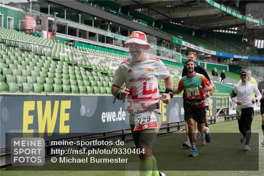 05.10.2025 - 20. swb-Marathon Bremen Michael Burmester http://msf.ph/oto/9330464 05.10.2025 13:02:32 Laufen im Stadion 97, 293, 518, 616, 721, 729, 772, 828, 843, 921, 1030, 1121, 1256, 1348, 1405, 1452, 1704, 1733, 1744, 1856, 1899, 1924, 1944, 2143, 2272, 2306, 2393, 2772, 2774, 2910, 2912, 3053, 3206, 3217, 3424, 3525, 3526, 3861, 3917, 3926, 3930, 4017, 4018, 4129, 4322, 4409, 4444, 4464, 4477, 4481, 4564, 4688, 4705, 4714, 4817, 4847, 4885, 4985, 5652, 5755, 5884, 5893, 5934, 6157, 6325, 6328, 6382, 7217, 7407, 7433, 7659, 8526, 8957, 152, 428, 493, 1361, 1759, 1933, 2245, 2555, 2796 meine-sportfotos.de