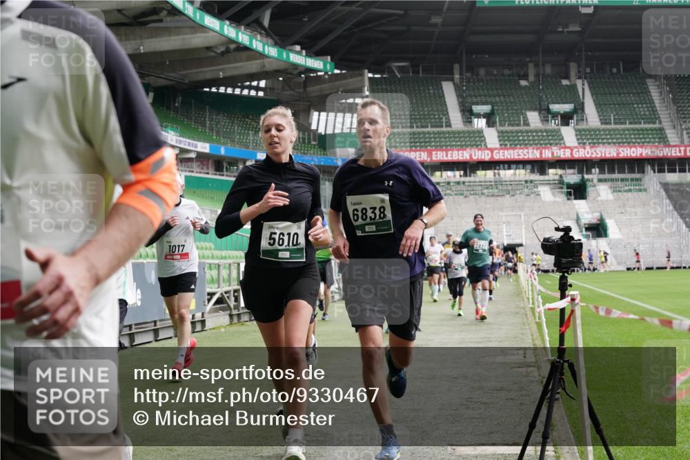 05.10.2025 - 20. swb-Marathon Bremen Michael Burmester http://msf.ph/oto/9330467 05.10.2025 13:00:32 Laufen im Stadion 47, 52, 72, 271, 283, 491, 498, 575, 627, 694, 860, 954, 1017, 1116, 1182, 1423, 1471, 1525, 1606, 1806, 1968, 2007, 2446, 2504, 2518, 2609, 2668, 2745, 2806, 2822, 2915, 3040, 3104, 3160, 3169, 3177, 3230, 3237, 3293, 3549, 3605, 3783, 3979, 4034, 4035, 4046, 4181, 4202, 4216, 4220, 4502, 4592, 4661, 4788, 4824, 4879, 5183, 5272, 5329, 5610, 5627, 5663, 5836, 5841, 6027, 6057, 6126, 6208, 6389, 6440, 6523, 6536, 6636, 6674, 6704, 6762, 6881, 7307, 7537, 7598, 7679 meine-sportfotos.de