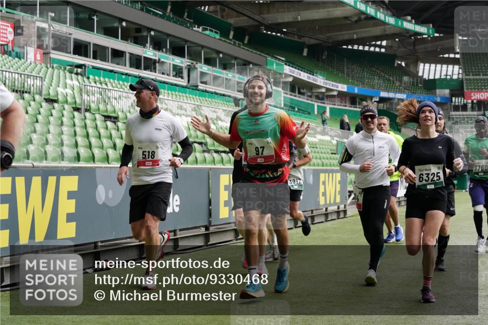 05.10.2025 - 20. swb-Marathon Bremen Michael Burmester http://msf.ph/oto/9330468 05.10.2025 13:02:32 Laufen im Stadion 97, 293, 518, 616, 721, 729, 772, 828, 843, 921, 1030, 1121, 1256, 1348, 1405, 1452, 1704, 1733, 1744, 1856, 1899, 1924, 1944, 2143, 2272, 2306, 2393, 2772, 2774, 2910, 2912, 3053, 3206, 3217, 3424, 3525, 3526, 3861, 3917, 3926, 3930, 4017, 4018, 4129, 4322, 4409, 4444, 4464, 4477, 4481, 4564, 4688, 4705, 4714, 4817, 4847, 4885, 4985, 5652, 5755, 5884, 5893, 5934, 6157, 6325, 6328, 6382, 7217, 7407, 7433, 7659, 8526, 8957, 152, 428, 493, 1361, 1759, 1933, 2245, 2555, 2796 meine-sportfotos.de