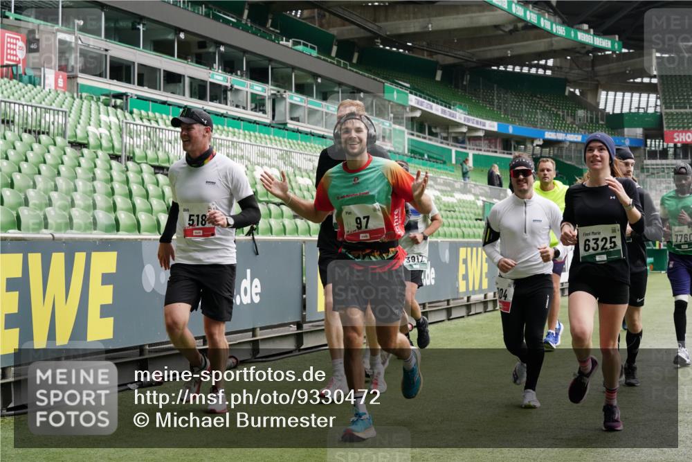 05.10.2025 - 20. swb-Marathon Bremen Michael Burmester http://msf.ph/oto/9330472 05.10.2025 13:02:32 Laufen im Stadion 97, 293, 518, 616, 721, 729, 772, 828, 843, 921, 1030, 1121, 1256, 1348, 1405, 1452, 1704, 1733, 1744, 1856, 1899, 1924, 1944, 2143, 2272, 2306, 2393, 2772, 2774, 2910, 2912, 3053, 3206, 3217, 3424, 3525, 3526, 3861, 3917, 3926, 3930, 4017, 4018, 4129, 4322, 4409, 4444, 4464, 4477, 4481, 4564, 4688, 4705, 4714, 4817, 4847, 4885, 4985, 5652, 5755, 5884, 5893, 5934, 6157, 6325, 6328, 6382, 7217, 7407, 7433, 7659, 8526, 8957, 152, 428, 493, 1361, 1759, 1933, 2245, 2555, 2796 meine-sportfotos.de