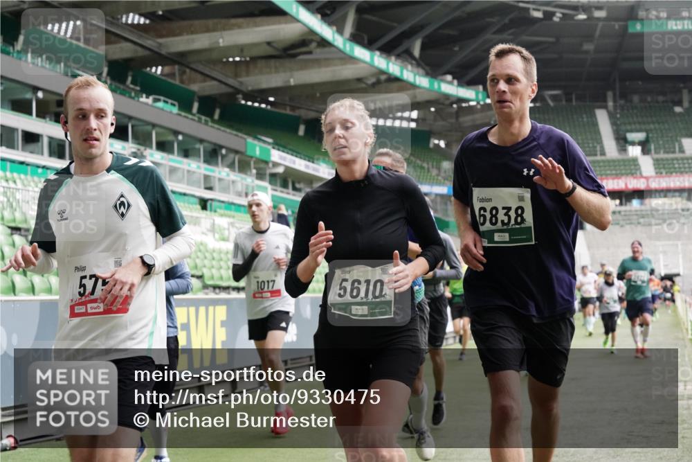 05.10.2025 - 20. swb-Marathon Bremen Michael Burmester http://msf.ph/oto/9330475 05.10.2025 13:00:32 Laufen im Stadion 47, 52, 72, 271, 283, 491, 498, 575, 627, 694, 860, 954, 1017, 1116, 1182, 1423, 1471, 1525, 1606, 1806, 1968, 2007, 2446, 2504, 2518, 2609, 2668, 2745, 2806, 2822, 2915, 3040, 3104, 3160, 3169, 3177, 3230, 3237, 3293, 3549, 3605, 3783, 3979, 4034, 4035, 4046, 4181, 4202, 4216, 4220, 4502, 4592, 4661, 4788, 4824, 4879, 5183, 5272, 5329, 5610, 5627, 5663, 5836, 5841, 6027, 6057, 6126, 6208, 6389, 6440, 6523, 6536, 6636, 6674, 6704, 6762, 6881, 7307, 7537, 7598, 7679 meine-sportfotos.de