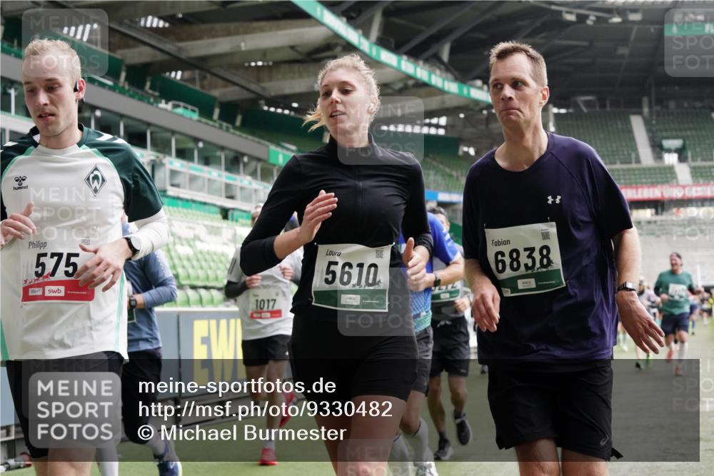 05.10.2025 - 20. swb-Marathon Bremen Michael Burmester http://msf.ph/oto/9330482 05.10.2025 13:00:33 Laufen im Stadion 47, 52, 72, 271, 283, 491, 498, 575, 627, 694, 860, 954, 1017, 1116, 1182, 1423, 1471, 1606, 1806, 1968, 2007, 2446, 2504, 2518, 2609, 2668, 2745, 2806, 2822, 2915, 3040, 3104, 3160, 3169, 3177, 3230, 3237, 3293, 3549, 3604, 3605, 3783, 3979, 4034, 4035, 4046, 4181, 4202, 4216, 4502, 4592, 4661, 4788, 4824, 4879, 5183, 5272, 5329, 5610, 5627, 5663, 5836, 5841, 6027, 6057, 6126, 6208, 6389, 6440, 6523, 6536, 6636, 6674, 6704, 6762, 6881, 7307, 7537, 7598 meine-sportfotos.de