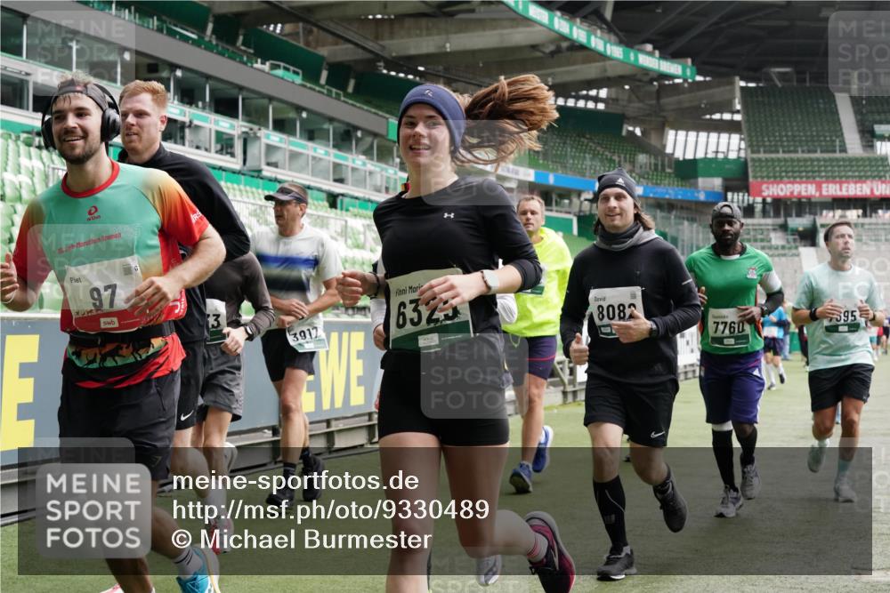 05.10.2025 - 20. swb-Marathon Bremen Michael Burmester http://msf.ph/oto/9330489 05.10.2025 13:02:33 Laufen im Stadion 97, 293, 518, 616, 721, 729, 772, 828, 843, 921, 1030, 1121, 1256, 1348, 1405, 1452, 1704, 1733, 1744, 1856, 1899, 1924, 1944, 2143, 2272, 2306, 2393, 2772, 2774, 2910, 2912, 3206, 3217, 3424, 3525, 3526, 3861, 3917, 3926, 3930, 4017, 4018, 4129, 4322, 4409, 4444, 4464, 4477, 4481, 4564, 4688, 4705, 4714, 4817, 4847, 4885, 4985, 5652, 5755, 5884, 5893, 5934, 6157, 6325, 6328, 6382, 7217, 7407, 7433, 7659, 8526, 8957, 428, 493, 1361, 1759, 1933, 2245, 2555, 2796 meine-sportfotos.de