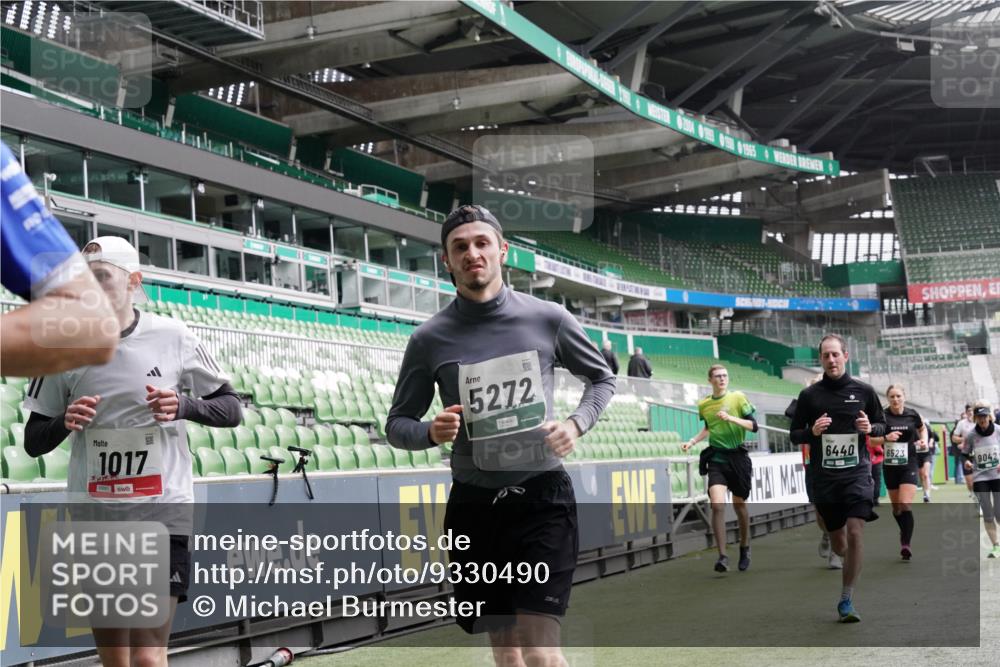 05.10.2025 - 20. swb-Marathon Bremen Michael Burmester http://msf.ph/oto/9330490 05.10.2025 13:00:34 Laufen im Stadion 47, 52, 72, 271, 283, 491, 498, 575, 627, 694, 860, 954, 1017, 1116, 1182, 1423, 1471, 1606, 1806, 1968, 2007, 2446, 2504, 2518, 2609, 2668, 2745, 2806, 2822, 2915, 3040, 3104, 3160, 3169, 3177, 3230, 3237, 3293, 3549, 3604, 3605, 3783, 3979, 4034, 4035, 4046, 4181, 4202, 4216, 4502, 4592, 4661, 4788, 4824, 4879, 5183, 5272, 5329, 5610, 5627, 5663, 5836, 5841, 6027, 6057, 6126, 6208, 6389, 6440, 6523, 6536, 6636, 6674, 6704, 6762, 6881, 7307, 7537, 7598 meine-sportfotos.de