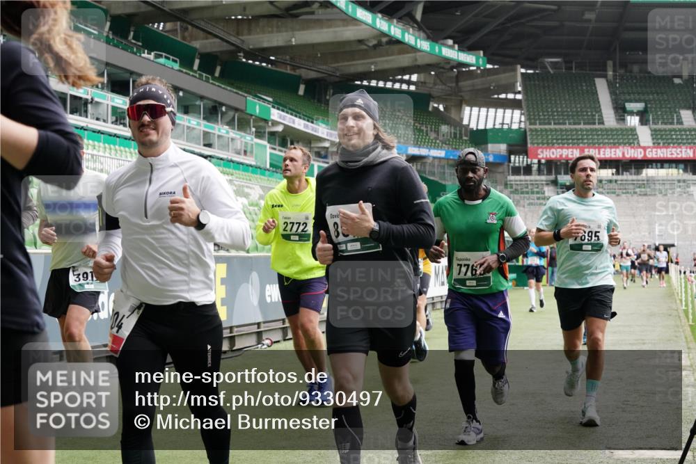 05.10.2025 - 20. swb-Marathon Bremen Michael Burmester http://msf.ph/oto/9330497 05.10.2025 13:02:34 Laufen im Stadion 97, 293, 518, 616, 721, 729, 772, 828, 843, 921, 1030, 1121, 1256, 1348, 1405, 1452, 1704, 1733, 1744, 1856, 1899, 1924, 1944, 2143, 2272, 2306, 2393, 2772, 2774, 2910, 2912, 3206, 3217, 3424, 3525, 3526, 3861, 3917, 3926, 3930, 4017, 4018, 4129, 4322, 4409, 4444, 4464, 4477, 4481, 4564, 4688, 4705, 4714, 4817, 4847, 4885, 4985, 5652, 5755, 5884, 5893, 5934, 6157, 6325, 6328, 6382, 7217, 7407, 7433, 7659, 8526, 8957, 428, 493, 1361, 1759, 1933, 2245, 2555, 2796 meine-sportfotos.de