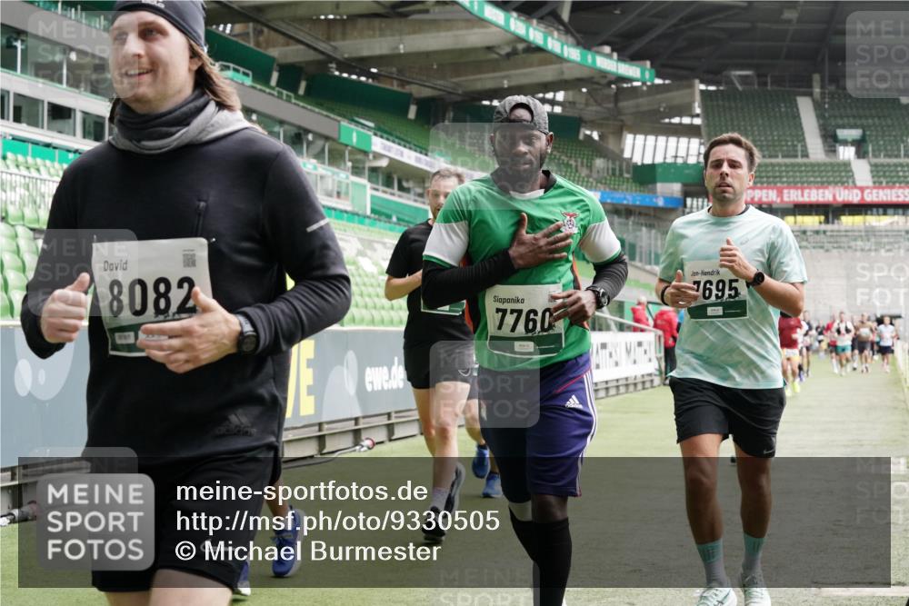 05.10.2025 - 20. swb-Marathon Bremen Michael Burmester http://msf.ph/oto/9330505 05.10.2025 13:02:35 Laufen im Stadion 97, 293, 518, 616, 721, 729, 772, 828, 843, 921, 1030, 1121, 1256, 1348, 1405, 1452, 1704, 1733, 1744, 1856, 1899, 1924, 1944, 2143, 2272, 2306, 2393, 2772, 2774, 2910, 2912, 3206, 3217, 3424, 3525, 3526, 3861, 3917, 3926, 3930, 4017, 4018, 4129, 4321, 4322, 4444, 4464, 4477, 4481, 4564, 4688, 4705, 4714, 4817, 4847, 4885, 4985, 5652, 5755, 5884, 5893, 6157, 6325, 6328, 6382, 7217, 7407, 7433, 7659, 8526, 8957, 428, 493, 1361, 1759, 1933, 2245, 2555, 2796 meine-sportfotos.de