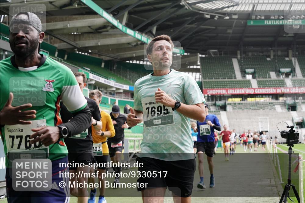 05.10.2025 - 20. swb-Marathon Bremen Michael Burmester http://msf.ph/oto/9330517 05.10.2025 13:02:36 Laufen im Stadion 97, 293, 518, 616, 721, 729, 772, 828, 843, 921, 1030, 1121, 1256, 1348, 1405, 1452, 1704, 1733, 1744, 1856, 1899, 1924, 1944, 2143, 2272, 2306, 2393, 2772, 2774, 2910, 2912, 3206, 3217, 3424, 3525, 3526, 3861, 3917, 3926, 3930, 4017, 4018, 4129, 4321, 4322, 4444, 4464, 4477, 4481, 4564, 4688, 4705, 4714, 4817, 4847, 4885, 4985, 5652, 5755, 5884, 5893, 6157, 6325, 6328, 6382, 7217, 7407, 7433, 7659, 8526, 8957, 428, 493, 1361, 1759, 1933, 2245, 2555, 2796 meine-sportfotos.de