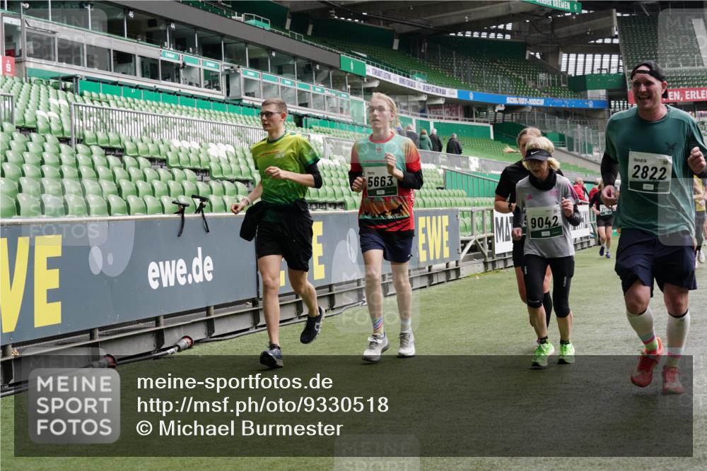 05.10.2025 - 20. swb-Marathon Bremen Michael Burmester http://msf.ph/oto/9330518 05.10.2025 13:00:37 Laufen im Stadion 47, 52, 72, 271, 283, 491, 498, 575, 627, 694, 860, 1017, 1116, 1182, 1423, 1471, 1606, 1806, 1968, 2007, 2446, 2504, 2518, 2668, 2706, 2745, 2806, 2822, 2915, 3040, 3104, 3160, 3177, 3230, 3237, 3293, 3360, 3549, 3604, 3605, 3979, 4034, 4035, 4046, 4181, 4202, 4216, 4502, 4592, 4661, 4788, 4824, 4879, 5011, 5183, 5272, 5329, 5610, 5627, 5663, 5836, 5841, 6027, 6057, 6126, 6208, 6389, 6440, 6523, 6636, 6674, 6704, 6762, 6881, 7537, 7598 meine-sportfotos.de