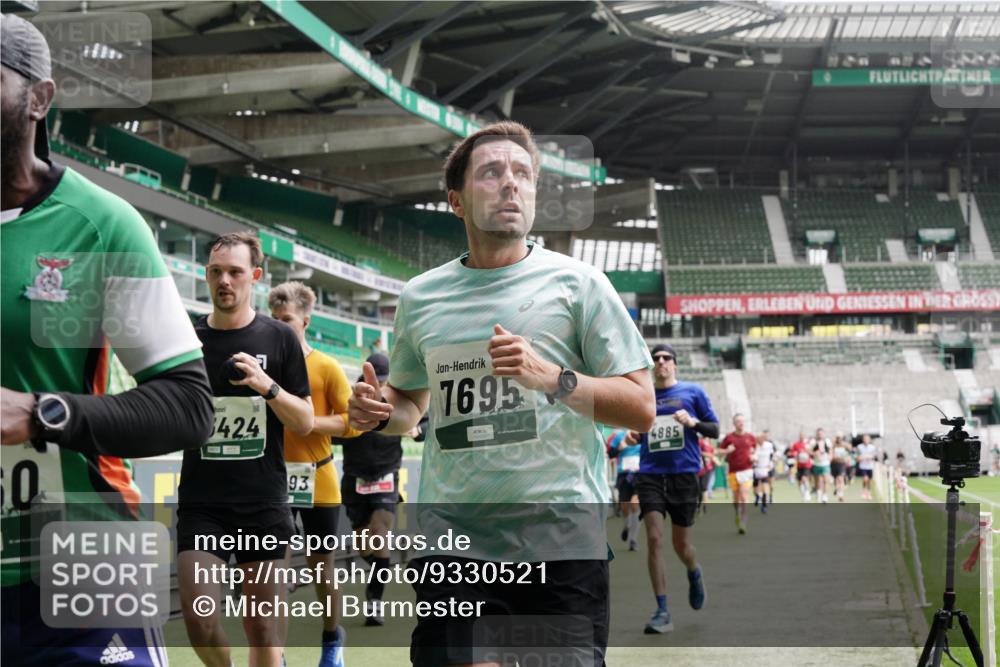 05.10.2025 - 20. swb-Marathon Bremen Michael Burmester http://msf.ph/oto/9330521 05.10.2025 13:02:36 Laufen im Stadion 97, 293, 518, 616, 721, 729, 772, 828, 843, 921, 1030, 1121, 1256, 1348, 1405, 1452, 1704, 1733, 1744, 1856, 1899, 1924, 1944, 2143, 2272, 2306, 2393, 2772, 2774, 2910, 2912, 3206, 3217, 3424, 3525, 3526, 3861, 3917, 3926, 3930, 4017, 4018, 4129, 4321, 4322, 4444, 4464, 4477, 4481, 4564, 4688, 4705, 4714, 4817, 4847, 4885, 4985, 5652, 5755, 5884, 5893, 6157, 6325, 6328, 6382, 7217, 7407, 7433, 7659, 8526, 8957, 428, 493, 1361, 1759, 1933, 2245, 2555, 2796 meine-sportfotos.de