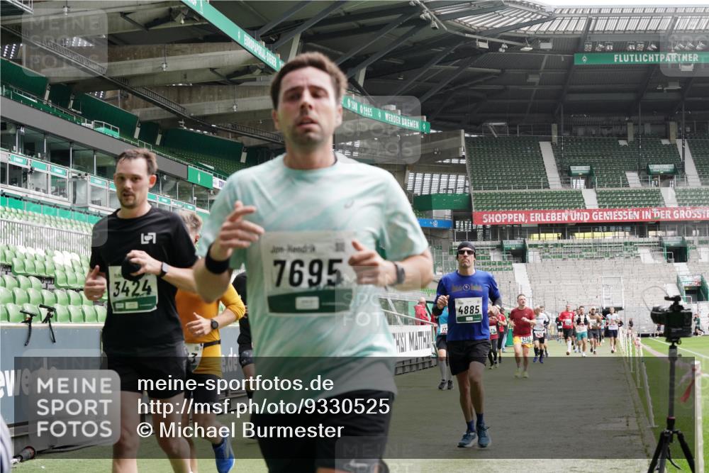 05.10.2025 - 20. swb-Marathon Bremen Michael Burmester http://msf.ph/oto/9330525 05.10.2025 13:02:36 Laufen im Stadion 97, 293, 518, 616, 721, 729, 772, 828, 843, 921, 1030, 1121, 1256, 1348, 1405, 1452, 1704, 1733, 1744, 1856, 1899, 1924, 1944, 2143, 2272, 2306, 2393, 2772, 2774, 2910, 2912, 3206, 3217, 3424, 3525, 3526, 3861, 3917, 3926, 3930, 4017, 4018, 4129, 4321, 4322, 4444, 4464, 4477, 4481, 4564, 4688, 4705, 4714, 4817, 4847, 4885, 4985, 5652, 5755, 5884, 5893, 6157, 6325, 6328, 6382, 7217, 7407, 7433, 7659, 8526, 8957, 428, 493, 1361, 1759, 1933, 2245, 2555, 2796 meine-sportfotos.de