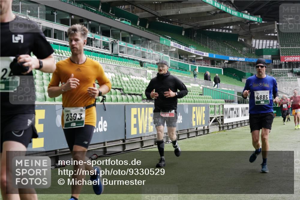 05.10.2025 - 20. swb-Marathon Bremen Michael Burmester http://msf.ph/oto/9330529 05.10.2025 13:02:37 Laufen im Stadion 97, 293, 518, 616, 721, 729, 772, 828, 843, 921, 1030, 1121, 1256, 1348, 1405, 1452, 1704, 1733, 1744, 1856, 1899, 1924, 1944, 2143, 2272, 2306, 2393, 2772, 2774, 2910, 2912, 3206, 3217, 3424, 3525, 3526, 3861, 3917, 3926, 3930, 4017, 4018, 4129, 4321, 4322, 4444, 4464, 4477, 4481, 4564, 4688, 4705, 4714, 4817, 4847, 4885, 4985, 5652, 5755, 5884, 5893, 6157, 6325, 6328, 6382, 7217, 7407, 7433, 7659, 8526, 8957, 428, 493, 1361, 1759, 1933, 2245, 2555, 2796 meine-sportfotos.de