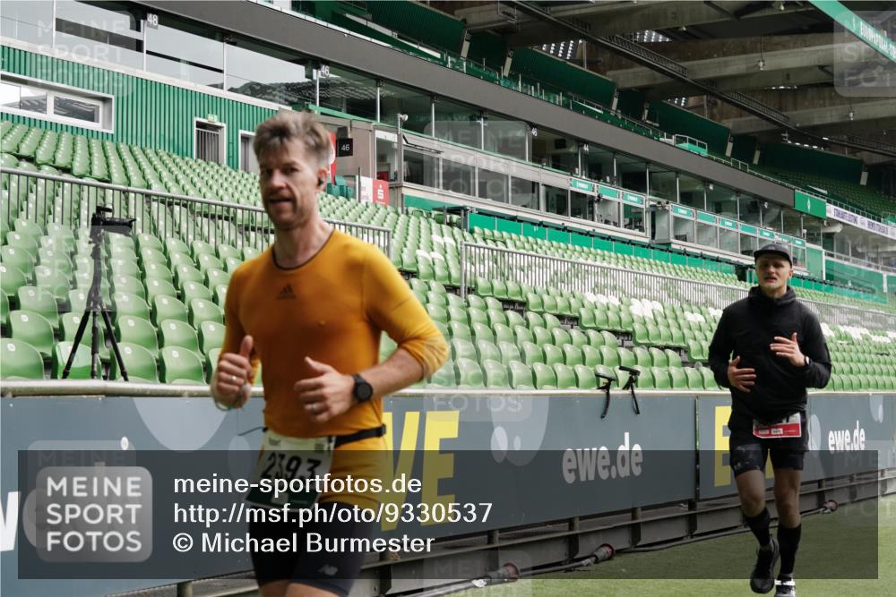 05.10.2025 - 20. swb-Marathon Bremen Michael Burmester http://msf.ph/oto/9330537 05.10.2025 13:02:37 Laufen im Stadion 97, 293, 518, 616, 721, 729, 772, 828, 843, 921, 1030, 1121, 1256, 1348, 1405, 1452, 1704, 1733, 1744, 1856, 1899, 1924, 1944, 2143, 2272, 2306, 2393, 2772, 2774, 2910, 2912, 3206, 3217, 3424, 3525, 3526, 3861, 3917, 3926, 3930, 4017, 4018, 4129, 4321, 4322, 4444, 4464, 4477, 4481, 4564, 4688, 4705, 4714, 4817, 4847, 4885, 4985, 5652, 5755, 5884, 5893, 6157, 6325, 6328, 6382, 7217, 7407, 7433, 7659, 8526, 8957, 428, 493, 1361, 1759, 1933, 2245, 2555, 2796 meine-sportfotos.de