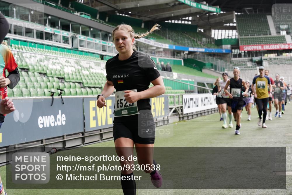 05.10.2025 - 20. swb-Marathon Bremen Michael Burmester http://msf.ph/oto/9330538 05.10.2025 13:00:39 Laufen im Stadion 47, 52, 72, 271, 283, 491, 498, 575, 627, 694, 860, 1017, 1116, 1182, 1423, 1471, 1606, 1806, 1968, 2007, 2369, 2446, 2504, 2518, 2661, 2668, 2706, 2745, 2806, 2822, 2915, 3040, 3104, 3160, 3177, 3237, 3293, 3360, 3549, 3604, 3605, 3979, 4034, 4035, 4046, 4202, 4216, 4263, 4502, 4592, 4661, 4788, 4824, 4879, 5011, 5183, 5272, 5329, 5610, 5627, 5663, 5836, 5841, 6027, 6057, 6126, 6208, 6389, 6440, 6523, 6636, 6704, 6762, 6881, 7537, 7598 meine-sportfotos.de