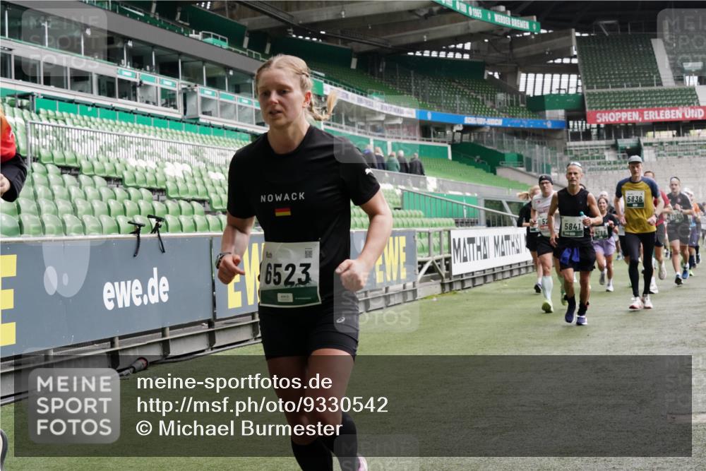 05.10.2025 - 20. swb-Marathon Bremen Michael Burmester http://msf.ph/oto/9330542 05.10.2025 13:00:39 Laufen im Stadion 47, 52, 72, 271, 283, 491, 498, 575, 627, 694, 860, 1017, 1116, 1182, 1423, 1471, 1606, 1806, 1968, 2007, 2369, 2446, 2504, 2518, 2661, 2668, 2706, 2745, 2806, 2822, 2915, 3040, 3104, 3160, 3177, 3237, 3293, 3360, 3549, 3604, 3605, 3979, 4034, 4035, 4046, 4202, 4216, 4263, 4502, 4592, 4661, 4788, 4824, 4879, 5011, 5183, 5272, 5329, 5610, 5627, 5663, 5836, 5841, 6027, 6057, 6126, 6208, 6389, 6440, 6523, 6636, 6704, 6762, 6881, 7537, 7598 meine-sportfotos.de