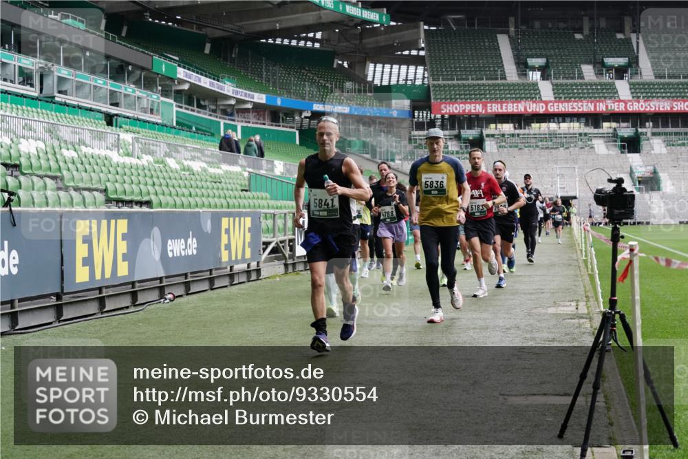 05.10.2025 - 20. swb-Marathon Bremen Michael Burmester http://msf.ph/oto/9330554 05.10.2025 13:00:40 Laufen im Stadion 47, 52, 72, 271, 283, 491, 498, 575, 627, 694, 1017, 1116, 1182, 1423, 1471, 1606, 1806, 1968, 1998, 2007, 2196, 2369, 2446, 2504, 2518, 2661, 2668, 2706, 2745, 2806, 2822, 2915, 3040, 3104, 3160, 3177, 3237, 3293, 3360, 3549, 3604, 3605, 3979, 4034, 4035, 4046, 4202, 4216, 4263, 4502, 4592, 4661, 4788, 4824, 4879, 5011, 5183, 5272, 5329, 5610, 5627, 5663, 5836, 5841, 6027, 6057, 6126, 6208, 6389, 6440, 6523, 6636, 6704, 6762, 6881, 7537, 7598 meine-sportfotos.de