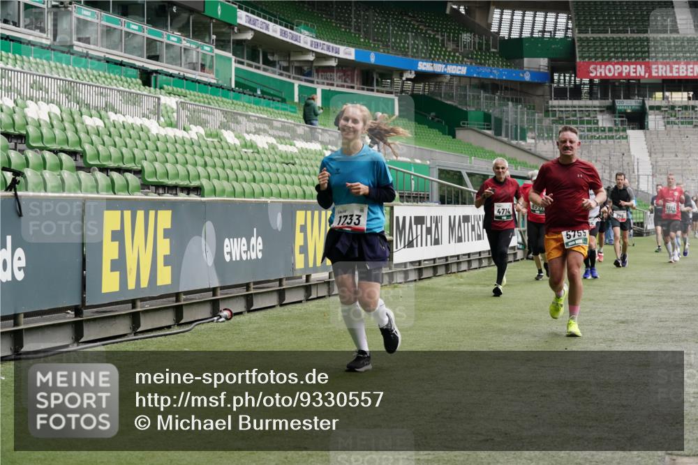 05.10.2025 - 20. swb-Marathon Bremen Michael Burmester http://msf.ph/oto/9330557 05.10.2025 13:02:40 Laufen im Stadion 97, 293, 518, 616, 721, 729, 828, 843, 921, 1121, 1256, 1348, 1405, 1452, 1704, 1733, 1744, 1856, 1899, 1924, 1944, 2143, 2272, 2306, 2357, 2393, 2772, 2774, 2912, 3217, 3424, 3525, 3526, 3861, 3917, 3926, 3930, 4018, 4129, 4321, 4322, 4444, 4464, 4477, 4481, 4564, 4688, 4714, 4817, 4847, 4885, 4985, 5652, 5755, 5884, 5893, 6325, 6328, 6382, 7217, 7407, 7433, 7659, 8375, 8526, 8957, 428, 493, 772, 1030, 1348, 1361, 1452, 1759, 1933, 2245, 2555, 2796, 2910 meine-sportfotos.de