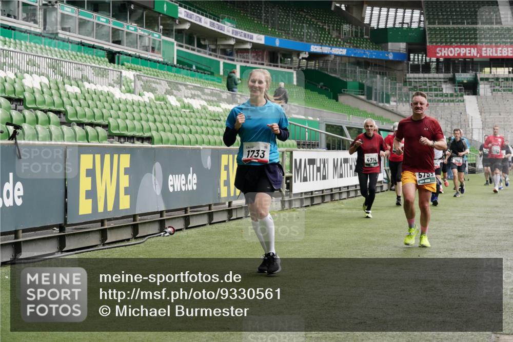 05.10.2025 - 20. swb-Marathon Bremen Michael Burmester http://msf.ph/oto/9330561 05.10.2025 13:02:40 Laufen im Stadion 97, 293, 518, 616, 721, 729, 828, 843, 921, 1121, 1256, 1348, 1405, 1452, 1704, 1733, 1744, 1856, 1899, 1924, 1944, 2143, 2272, 2306, 2357, 2393, 2772, 2774, 2912, 3217, 3424, 3525, 3526, 3861, 3917, 3926, 3930, 4018, 4129, 4321, 4322, 4444, 4464, 4477, 4481, 4564, 4688, 4714, 4817, 4847, 4885, 4985, 5652, 5755, 5884, 5893, 6325, 6328, 6382, 7217, 7407, 7433, 7659, 8375, 8526, 8957, 428, 493, 772, 1030, 1348, 1361, 1452, 1759, 1933, 2245, 2555, 2796, 2910 meine-sportfotos.de