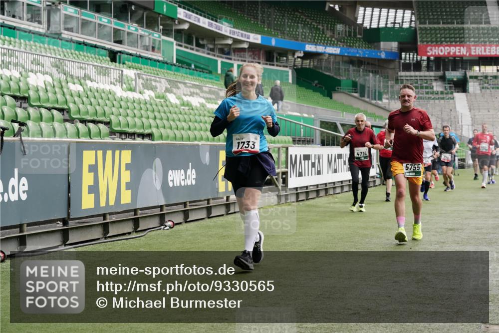 05.10.2025 - 20. swb-Marathon Bremen Michael Burmester http://msf.ph/oto/9330565 05.10.2025 13:02:40 Laufen im Stadion 97, 293, 518, 616, 721, 729, 828, 843, 921, 1121, 1256, 1348, 1405, 1452, 1704, 1733, 1744, 1856, 1899, 1924, 1944, 2143, 2272, 2306, 2357, 2393, 2772, 2774, 2912, 3217, 3424, 3525, 3526, 3861, 3917, 3926, 3930, 4018, 4129, 4321, 4322, 4444, 4464, 4477, 4481, 4564, 4688, 4714, 4817, 4847, 4885, 4985, 5652, 5755, 5884, 5893, 6325, 6328, 6382, 7217, 7407, 7433, 7659, 8375, 8526, 8957, 428, 493, 772, 1030, 1348, 1361, 1452, 1759, 1933, 2245, 2555, 2796, 2910 meine-sportfotos.de