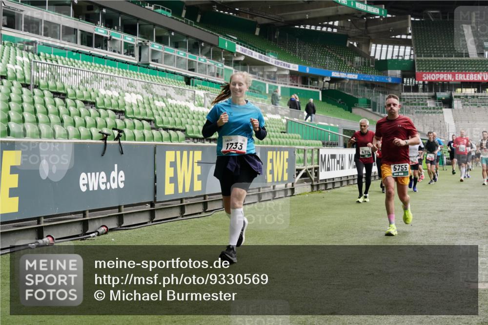 05.10.2025 - 20. swb-Marathon Bremen Michael Burmester http://msf.ph/oto/9330569 05.10.2025 13:02:41 Laufen im Stadion 97, 293, 518, 616, 721, 729, 828, 843, 921, 1121, 1256, 1405, 1704, 1733, 1744, 1856, 1899, 1924, 1944, 2143, 2272, 2306, 2357, 2393, 2772, 2774, 2912, 3217, 3424, 3525, 3526, 3861, 3917, 3926, 3930, 4026, 4129, 4321, 4322, 4444, 4464, 4477, 4481, 4564, 4688, 4714, 4817, 4847, 4885, 4985, 5652, 5755, 5884, 5893, 6325, 6328, 6382, 6666, 7217, 7407, 7433, 7659, 8375, 8526, 8957, 428, 493, 772, 1030, 1256, 1348, 1361, 1452, 1759, 2245, 2555, 2796, 2910 meine-sportfotos.de