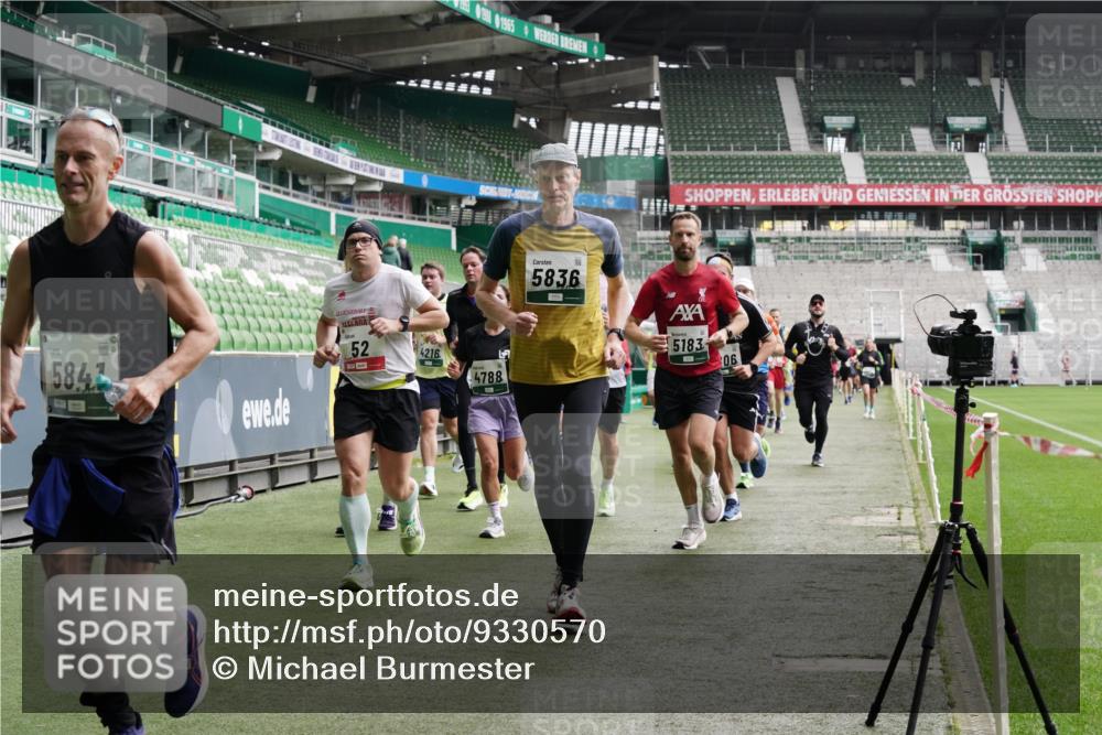 05.10.2025 - 20. swb-Marathon Bremen Michael Burmester http://msf.ph/oto/9330570 05.10.2025 13:00:42 Laufen im Stadion 47, 52, 72, 271, 283, 491, 498, 575, 627, 694, 1017, 1116, 1182, 1423, 1471, 1606, 1806, 1968, 1973, 1998, 2007, 2196, 2369, 2446, 2504, 2518, 2661, 2668, 2706, 2745, 2806, 2822, 2915, 3040, 3160, 3177, 3237, 3293, 3360, 3549, 3604, 3605, 3979, 4034, 4035, 4046, 4202, 4216, 4263, 4502, 4592, 4661, 4788, 4824, 4879, 5011, 5183, 5272, 5329, 5610, 5627, 5663, 5836, 5841, 6027, 6057, 6126, 6208, 6389, 6440, 6523, 6636, 6704, 6762, 6881, 7537, 7598 meine-sportfotos.de