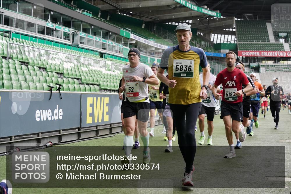 05.10.2025 - 20. swb-Marathon Bremen Michael Burmester http://msf.ph/oto/9330574 05.10.2025 13:00:43 Laufen im Stadion 47, 52, 72, 271, 283, 491, 498, 575, 627, 694, 1017, 1116, 1182, 1273, 1423, 1471, 1606, 1806, 1968, 1973, 1998, 2007, 2196, 2369, 2446, 2504, 2518, 2661, 2668, 2706, 2745, 2806, 2822, 2915, 3040, 3160, 3177, 3237, 3293, 3360, 3549, 3604, 3605, 3979, 4034, 4035, 4046, 4202, 4216, 4263, 4502, 4592, 4661, 4788, 4824, 4879, 5011, 5183, 5272, 5329, 5610, 5627, 5663, 5836, 5841, 6027, 6057, 6208, 6389, 6440, 6523, 6636, 6704, 6762, 6881, 7537, 7598 meine-sportfotos.de