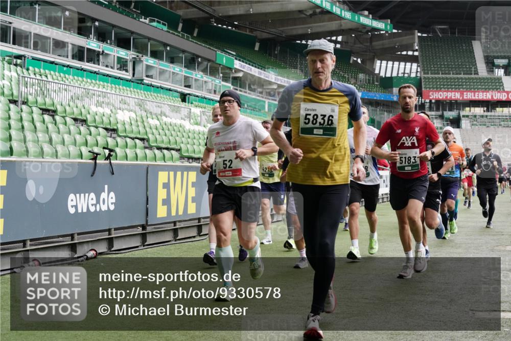 05.10.2025 - 20. swb-Marathon Bremen Michael Burmester http://msf.ph/oto/9330578 05.10.2025 13:00:43 Laufen im Stadion 47, 52, 72, 271, 283, 491, 498, 575, 627, 694, 1017, 1116, 1182, 1273, 1423, 1471, 1606, 1806, 1968, 1973, 1998, 2007, 2196, 2369, 2446, 2504, 2518, 2661, 2668, 2706, 2745, 2806, 2822, 2915, 3040, 3160, 3177, 3237, 3293, 3360, 3549, 3604, 3605, 3979, 4034, 4035, 4046, 4202, 4216, 4263, 4502, 4592, 4661, 4788, 4824, 4879, 5011, 5183, 5272, 5329, 5610, 5627, 5663, 5836, 5841, 6027, 6057, 6208, 6389, 6440, 6523, 6636, 6704, 6762, 6881, 7537, 7598 meine-sportfotos.de