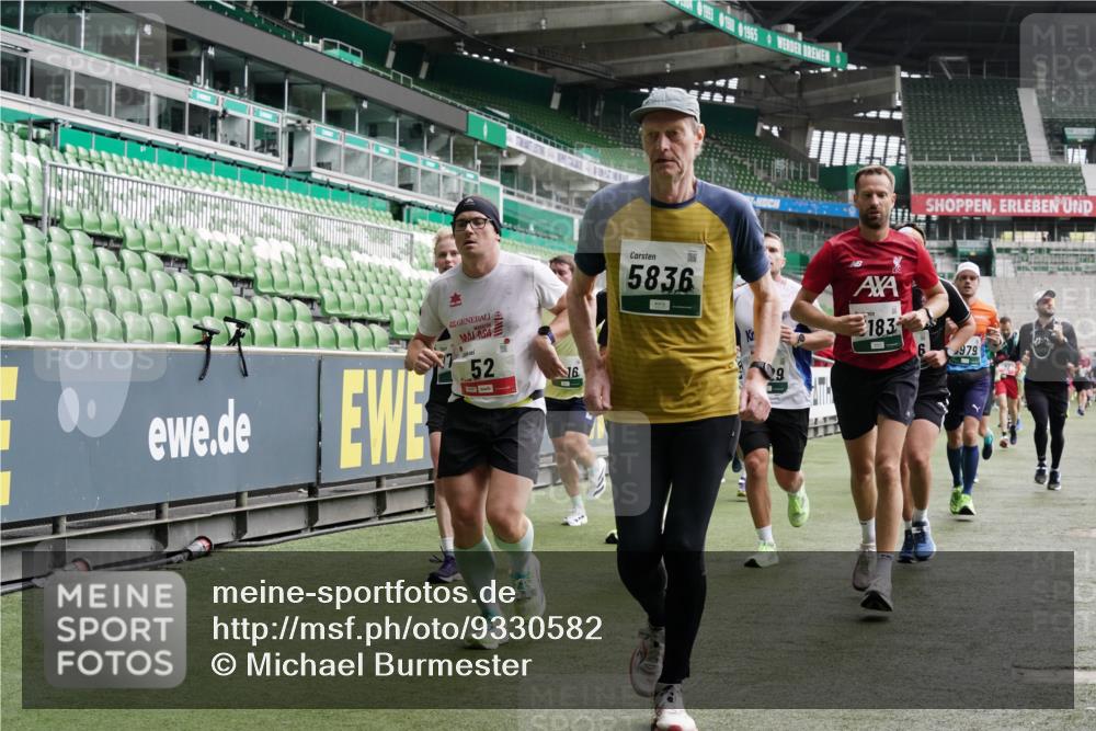 05.10.2025 - 20. swb-Marathon Bremen Michael Burmester http://msf.ph/oto/9330582 05.10.2025 13:00:43 Laufen im Stadion 47, 52, 72, 271, 283, 491, 498, 575, 627, 694, 1017, 1116, 1182, 1273, 1423, 1471, 1606, 1806, 1968, 1973, 1998, 2007, 2196, 2369, 2446, 2504, 2518, 2661, 2668, 2706, 2745, 2806, 2822, 2915, 3040, 3160, 3177, 3237, 3293, 3360, 3549, 3604, 3605, 3979, 4034, 4035, 4046, 4202, 4216, 4263, 4502, 4592, 4661, 4788, 4824, 4879, 5011, 5183, 5272, 5329, 5610, 5627, 5663, 5836, 5841, 6027, 6057, 6208, 6389, 6440, 6523, 6636, 6704, 6762, 6881, 7537, 7598 meine-sportfotos.de