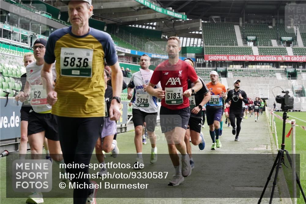 05.10.2025 - 20. swb-Marathon Bremen Michael Burmester http://msf.ph/oto/9330587 05.10.2025 13:00:43 Laufen im Stadion 47, 52, 72, 271, 283, 491, 498, 575, 627, 694, 1017, 1116, 1182, 1273, 1423, 1471, 1606, 1806, 1968, 1973, 1998, 2007, 2196, 2369, 2446, 2504, 2518, 2661, 2668, 2706, 2745, 2806, 2822, 2915, 3040, 3160, 3177, 3237, 3293, 3360, 3549, 3604, 3605, 3979, 4034, 4035, 4046, 4202, 4216, 4263, 4502, 4592, 4661, 4788, 4824, 4879, 5011, 5183, 5272, 5329, 5610, 5627, 5663, 5836, 5841, 6027, 6057, 6208, 6389, 6440, 6523, 6636, 6704, 6762, 6881, 7537, 7598 meine-sportfotos.de