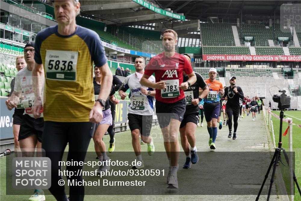 05.10.2025 - 20. swb-Marathon Bremen Michael Burmester http://msf.ph/oto/9330591 05.10.2025 13:00:44 Laufen im Stadion 47, 52, 72, 156, 271, 283, 491, 498, 575, 627, 694, 1017, 1116, 1182, 1273, 1423, 1471, 1606, 1806, 1968, 1973, 1998, 2007, 2196, 2369, 2446, 2504, 2518, 2661, 2668, 2706, 2745, 2806, 2822, 2915, 3040, 3160, 3177, 3237, 3293, 3360, 3549, 3604, 3605, 3979, 4034, 4035, 4046, 4202, 4216, 4263, 4502, 4592, 4661, 4788, 4879, 5011, 5183, 5272, 5329, 5610, 5627, 5663, 5836, 5841, 6027, 6057, 6208, 6389, 6440, 6523, 6636, 6704, 6762, 6881, 7537 meine-sportfotos.de