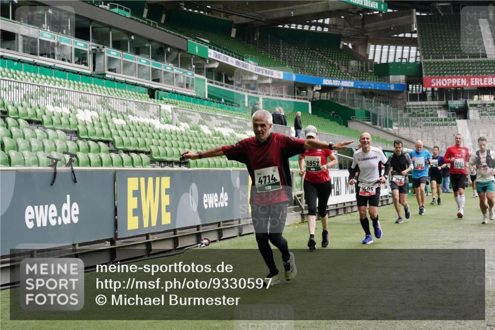 05.10.2025 - 20. swb-Marathon Bremen Michael Burmester http://msf.ph/oto/9330597 05.10.2025 13:02:44 Laufen im Stadion 97, 293, 518, 616, 721, 729, 764, 828, 843, 921, 1121, 1405, 1670, 1704, 1733, 1744, 1836, 1899, 1924, 1944, 2143, 2272, 2306, 2357, 2393, 2772, 2774, 2984, 3147, 3217, 3424, 3861, 3917, 3926, 3930, 4026, 4129, 4321, 4322, 4444, 4464, 4477, 4481, 4564, 4688, 4714, 4817, 4847, 4885, 4985, 5652, 5755, 5884, 5893, 6215, 6325, 6328, 6382, 6481, 6666, 7217, 7407, 7433, 7659, 8375, 8526, 8957, 428, 772, 1030, 1256, 1348, 1361, 1452, 1759, 1856, 1899, 2245, 2306, 2555, 2796, 2910 meine-sportfotos.de