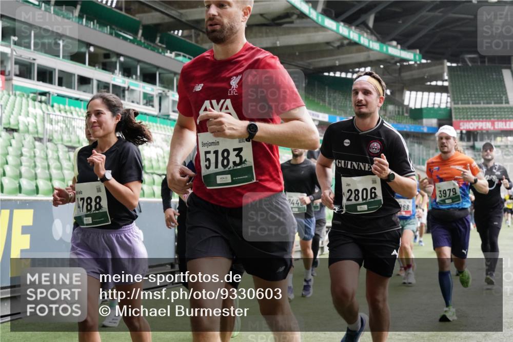 05.10.2025 - 20. swb-Marathon Bremen Michael Burmester http://msf.ph/oto/9330603 05.10.2025 13:00:45 Laufen im Stadion 47, 52, 72, 156, 271, 283, 491, 498, 575, 627, 694, 1017, 1116, 1182, 1273, 1423, 1471, 1606, 1806, 1968, 1973, 1998, 2007, 2196, 2330, 2369, 2446, 2504, 2518, 2661, 2668, 2706, 2745, 2806, 2822, 2915, 3040, 3160, 3177, 3237, 3293, 3360, 3549, 3604, 3605, 3979, 4034, 4035, 4046, 4202, 4216, 4263, 4502, 4592, 4661, 4788, 4879, 5011, 5121, 5183, 5272, 5329, 5610, 5627, 5663, 5836, 5841, 6027, 6057, 6208, 6389, 6440, 6523, 6636, 6704, 6762 meine-sportfotos.de