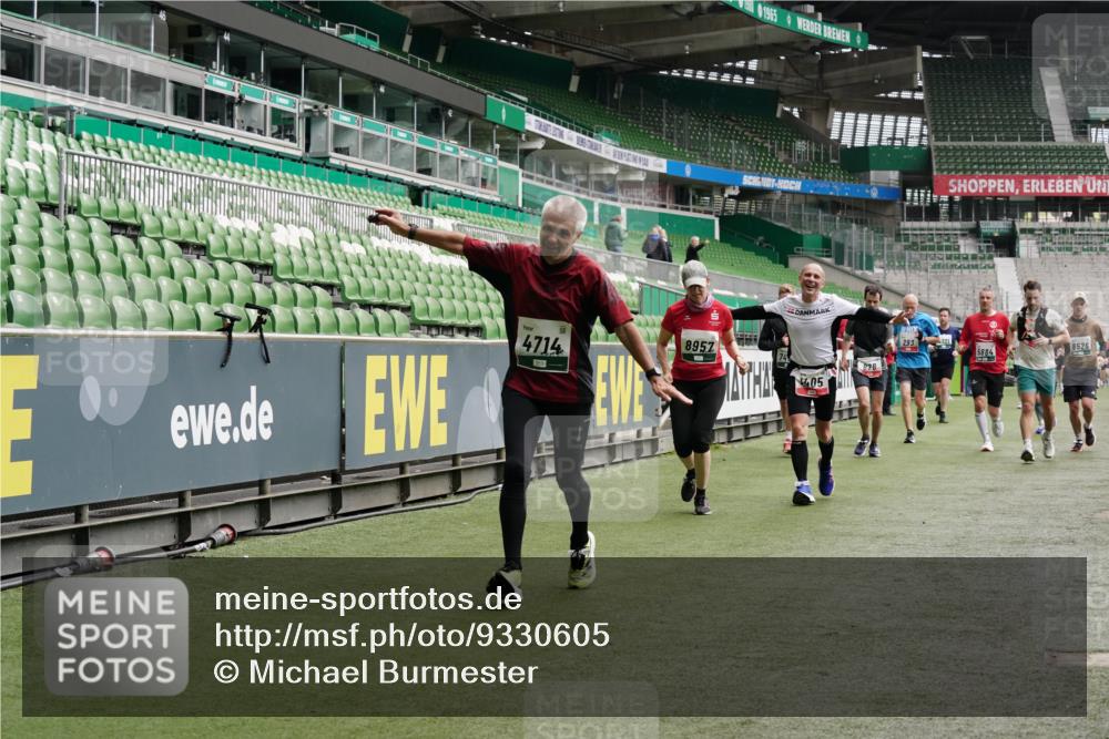 05.10.2025 - 20. swb-Marathon Bremen Michael Burmester http://msf.ph/oto/9330605 05.10.2025 13:02:45 Laufen im Stadion 97, 293, 518, 616, 721, 729, 764, 828, 843, 921, 1121, 1405, 1670, 1704, 1733, 1744, 1836, 1924, 1944, 2143, 2272, 2357, 2393, 2772, 2774, 2984, 3147, 3217, 3424, 3861, 3917, 3926, 3930, 4026, 4129, 4321, 4322, 4464, 4477, 4481, 4564, 4688, 4714, 4817, 4847, 4885, 4985, 5652, 5755, 5884, 5893, 6215, 6325, 6328, 6382, 6481, 6666, 7217, 7407, 7433, 7659, 8375, 8526, 8957, 428, 772, 1030, 1256, 1348, 1452, 1856, 1899, 2143, 2245, 2306, 2555, 2796, 2910 meine-sportfotos.de