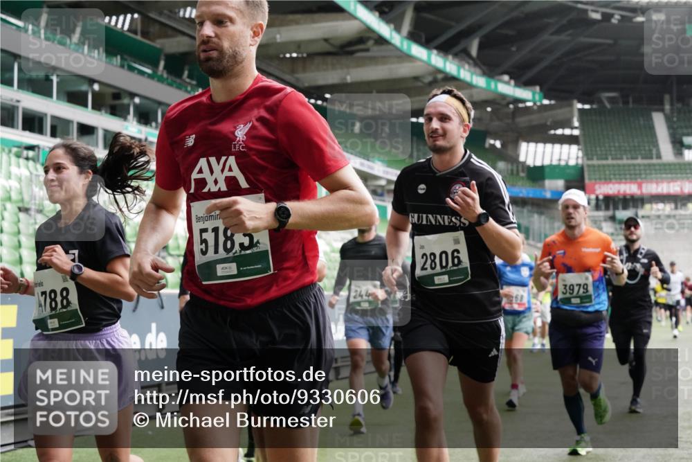 05.10.2025 - 20. swb-Marathon Bremen Michael Burmester http://msf.ph/oto/9330606 05.10.2025 13:00:45 Laufen im Stadion 47, 52, 72, 156, 271, 283, 491, 498, 575, 627, 694, 1017, 1116, 1182, 1273, 1423, 1471, 1606, 1806, 1968, 1973, 1998, 2007, 2196, 2330, 2369, 2446, 2504, 2518, 2661, 2668, 2706, 2745, 2806, 2822, 2915, 3040, 3160, 3177, 3237, 3293, 3360, 3549, 3604, 3605, 3979, 4034, 4035, 4046, 4202, 4216, 4263, 4502, 4592, 4661, 4788, 4879, 5011, 5121, 5183, 5272, 5329, 5610, 5627, 5663, 5836, 5841, 6027, 6057, 6208, 6389, 6440, 6523, 6636, 6704, 6762 meine-sportfotos.de