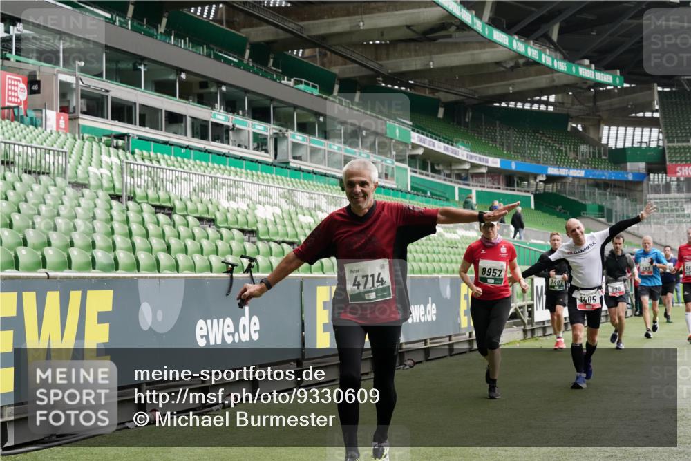 05.10.2025 - 20. swb-Marathon Bremen Michael Burmester http://msf.ph/oto/9330609 05.10.2025 13:02:45 Laufen im Stadion 97, 293, 518, 616, 721, 729, 764, 828, 843, 921, 1121, 1405, 1670, 1704, 1733, 1744, 1836, 1924, 1944, 2143, 2272, 2357, 2393, 2772, 2774, 2984, 3147, 3217, 3424, 3861, 3917, 3926, 3930, 4026, 4129, 4321, 4322, 4464, 4477, 4481, 4564, 4688, 4714, 4817, 4847, 4885, 4985, 5652, 5755, 5884, 5893, 6215, 6325, 6328, 6382, 6481, 6666, 7217, 7407, 7433, 7659, 8375, 8526, 8957, 428, 772, 1030, 1256, 1348, 1452, 1856, 1899, 2143, 2245, 2306, 2555, 2796, 2910 meine-sportfotos.de