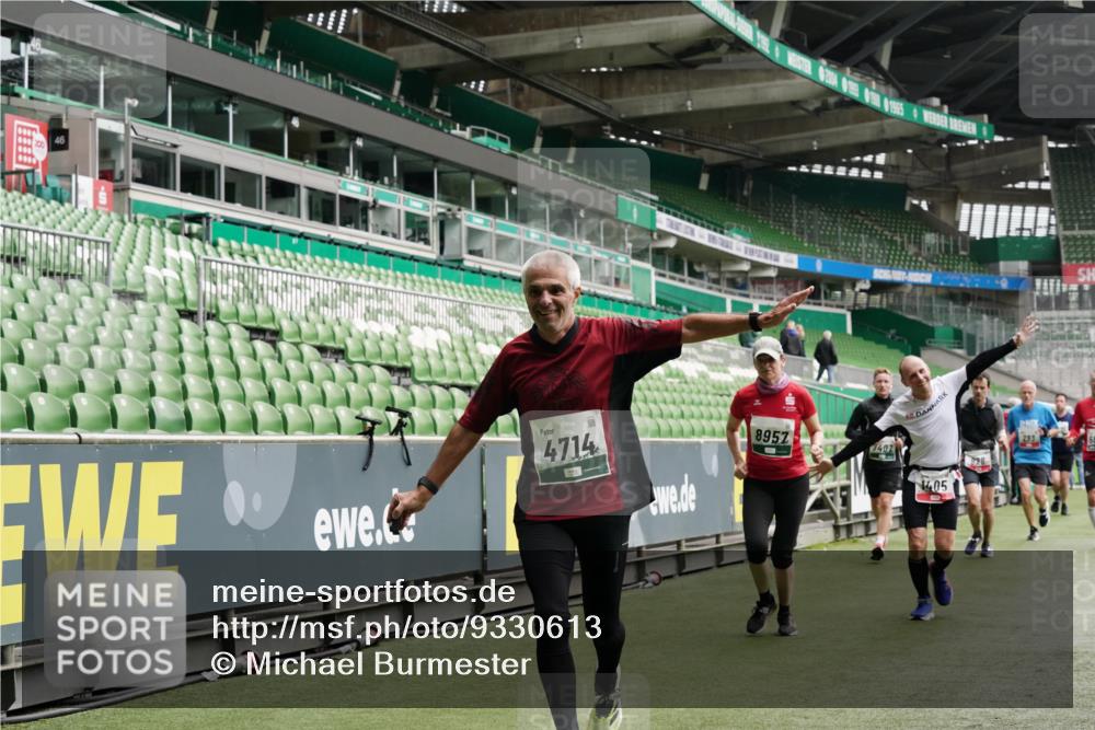 05.10.2025 - 20. swb-Marathon Bremen Michael Burmester http://msf.ph/oto/9330613 05.10.2025 13:02:46 Laufen im Stadion 97, 293, 518, 616, 721, 729, 764, 828, 843, 921, 1121, 1405, 1568, 1670, 1704, 1733, 1744, 1836, 1924, 1944, 2272, 2357, 2393, 2772, 2774, 2984, 3147, 3217, 3424, 3861, 3917, 3926, 3930, 4026, 4129, 4321, 4322, 4464, 4477, 4481, 4564, 4688, 4714, 4817, 4847, 4885, 4985, 5652, 5755, 5884, 5893, 6215, 6325, 6328, 6382, 6481, 6666, 7217, 7407, 7433, 7659, 8375, 8526, 8957, 428, 772, 1030, 1256, 1348, 1452, 1856, 1899, 2143, 2245, 2306, 2555, 2796, 2910 meine-sportfotos.de