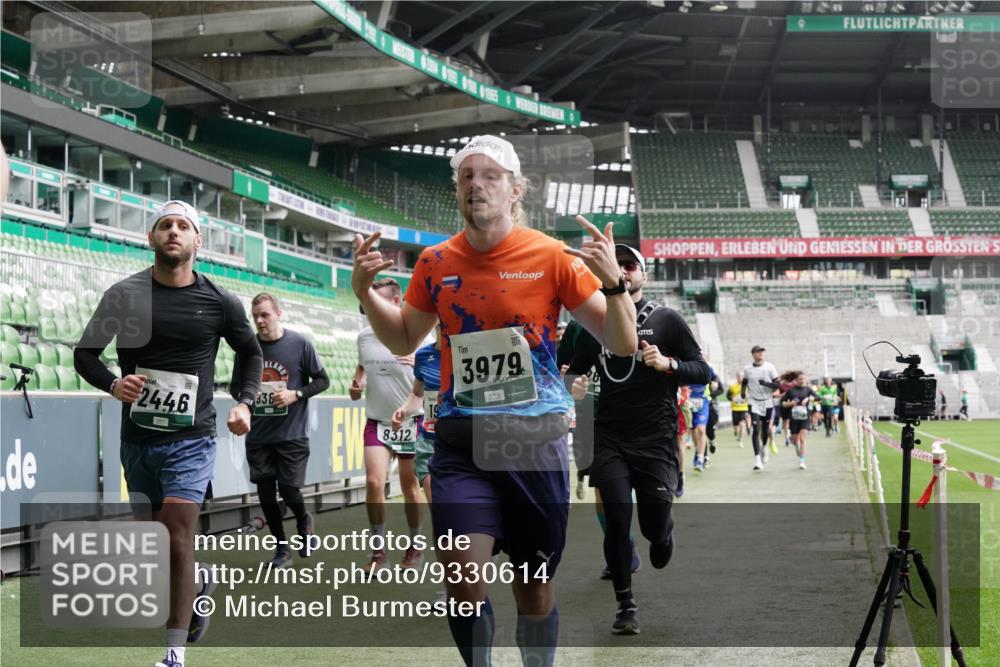 05.10.2025 - 20. swb-Marathon Bremen Michael Burmester http://msf.ph/oto/9330614 05.10.2025 13:00:46 Laufen im Stadion 47, 52, 72, 156, 271, 283, 491, 498, 575, 627, 694, 1017, 1116, 1182, 1273, 1423, 1471, 1606, 1806, 1968, 1973, 1998, 2007, 2196, 2330, 2369, 2446, 2504, 2518, 2661, 2668, 2706, 2745, 2806, 2822, 2915, 3040, 3160, 3177, 3209, 3237, 3293, 3360, 3549, 3604, 3605, 3979, 4034, 4035, 4046, 4202, 4216, 4263, 4502, 4592, 4661, 4788, 4879, 5011, 5121, 5183, 5272, 5329, 5414, 5610, 5627, 5663, 5727, 5836, 5841, 6027, 6057, 6208, 6389, 6440, 6523, 6636, 6704, 6762 meine-sportfotos.de
