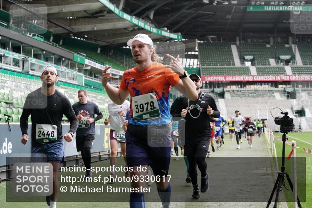 05.10.2025 - 20. swb-Marathon Bremen Michael Burmester http://msf.ph/oto/9330617 05.10.2025 13:00:46 Laufen im Stadion 47, 52, 72, 156, 271, 283, 491, 498, 575, 627, 694, 1017, 1116, 1182, 1273, 1423, 1471, 1606, 1806, 1968, 1973, 1998, 2007, 2196, 2330, 2369, 2446, 2504, 2518, 2661, 2668, 2706, 2745, 2806, 2822, 2915, 3040, 3160, 3177, 3209, 3237, 3293, 3360, 3549, 3604, 3605, 3979, 4034, 4035, 4046, 4202, 4216, 4263, 4502, 4592, 4661, 4788, 4879, 5011, 5121, 5183, 5272, 5329, 5414, 5610, 5627, 5663, 5727, 5836, 5841, 6027, 6057, 6208, 6389, 6440, 6523, 6636, 6704, 6762 meine-sportfotos.de