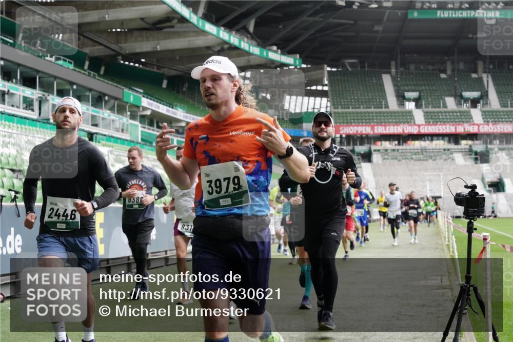 05.10.2025 - 20. swb-Marathon Bremen Michael Burmester http://msf.ph/oto/9330621 05.10.2025 13:00:46 Laufen im Stadion 47, 52, 72, 156, 271, 283, 491, 498, 575, 627, 694, 1017, 1116, 1182, 1273, 1423, 1471, 1606, 1806, 1968, 1973, 1998, 2007, 2196, 2330, 2369, 2446, 2504, 2518, 2661, 2668, 2706, 2745, 2806, 2822, 2915, 3040, 3160, 3177, 3209, 3237, 3293, 3360, 3549, 3604, 3605, 3979, 4034, 4035, 4046, 4202, 4216, 4263, 4502, 4592, 4661, 4788, 4879, 5011, 5121, 5183, 5272, 5329, 5414, 5610, 5627, 5663, 5727, 5836, 5841, 6027, 6057, 6208, 6389, 6440, 6523, 6636, 6704, 6762 meine-sportfotos.de
