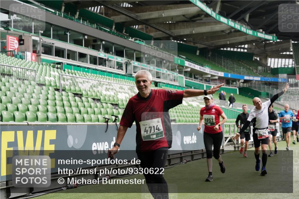 05.10.2025 - 20. swb-Marathon Bremen Michael Burmester http://msf.ph/oto/9330622 05.10.2025 13:02:46 Laufen im Stadion 97, 293, 518, 616, 721, 729, 764, 828, 843, 921, 1121, 1405, 1568, 1670, 1704, 1733, 1744, 1836, 1924, 1944, 2272, 2357, 2393, 2772, 2774, 2984, 3147, 3217, 3424, 3861, 3917, 3926, 3930, 4026, 4129, 4321, 4322, 4464, 4477, 4481, 4564, 4688, 4714, 4817, 4847, 4885, 4985, 5652, 5755, 5884, 5893, 6215, 6325, 6328, 6382, 6481, 6666, 7217, 7407, 7433, 7659, 8375, 8526, 8957, 428, 772, 1030, 1256, 1348, 1452, 1856, 1899, 2143, 2245, 2306, 2555, 2796, 2910 meine-sportfotos.de
