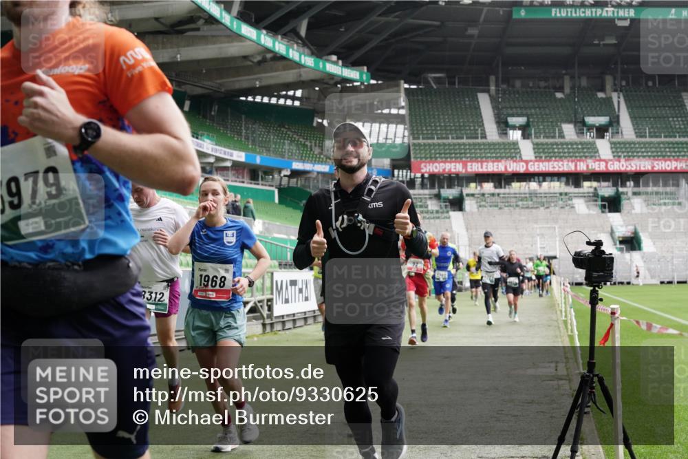 05.10.2025 - 20. swb-Marathon Bremen Michael Burmester http://msf.ph/oto/9330625 05.10.2025 13:00:47 Laufen im Stadion 47, 52, 72, 156, 271, 283, 491, 498, 575, 627, 694, 1017, 1116, 1182, 1273, 1423, 1471, 1606, 1806, 1968, 1973, 1998, 2007, 2196, 2330, 2369, 2446, 2504, 2518, 2661, 2668, 2706, 2745, 2806, 2822, 2915, 3040, 3160, 3177, 3209, 3237, 3293, 3360, 3549, 3604, 3605, 3979, 4034, 4035, 4046, 4202, 4216, 4263, 4502, 4592, 4661, 4788, 4879, 5011, 5121, 5183, 5272, 5329, 5414, 5610, 5627, 5663, 5727, 5836, 5841, 6027, 6057, 6208, 6389, 6440, 6523, 6636, 6704, 6762 meine-sportfotos.de
