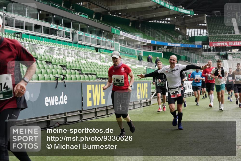 05.10.2025 - 20. swb-Marathon Bremen Michael Burmester http://msf.ph/oto/9330626 05.10.2025 13:02:47 Laufen im Stadion 97, 293, 518, 616, 721, 729, 764, 828, 843, 921, 1121, 1405, 1568, 1670, 1704, 1733, 1744, 1836, 1924, 1944, 2272, 2357, 2393, 2772, 2774, 2984, 3019, 3147, 3217, 3424, 3861, 3917, 3926, 3930, 4026, 4129, 4321, 4322, 4464, 4477, 4481, 4564, 4688, 4714, 4817, 4847, 4885, 4985, 5652, 5755, 5884, 5893, 6215, 6325, 6328, 6382, 6481, 6666, 7217, 7407, 7433, 7659, 8375, 8526, 8957, 428, 772, 1030, 1256, 1348, 1452, 1856, 1899, 2143, 2245, 2306, 2910 meine-sportfotos.de