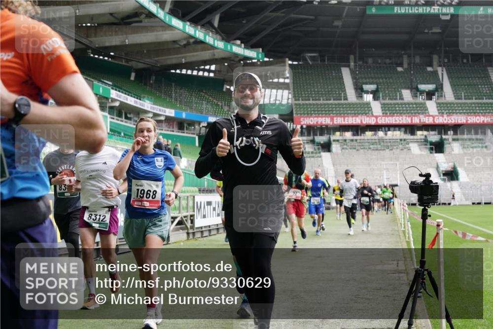 05.10.2025 - 20. swb-Marathon Bremen Michael Burmester http://msf.ph/oto/9330629 05.10.2025 13:00:47 Laufen im Stadion 47, 52, 72, 156, 271, 283, 491, 498, 575, 627, 694, 1017, 1116, 1182, 1273, 1423, 1471, 1606, 1806, 1968, 1973, 1998, 2007, 2196, 2330, 2369, 2446, 2504, 2518, 2661, 2668, 2706, 2745, 2806, 2822, 2915, 3040, 3160, 3177, 3209, 3237, 3293, 3360, 3549, 3604, 3605, 3979, 4034, 4035, 4046, 4202, 4216, 4263, 4502, 4592, 4661, 4788, 4879, 5011, 5121, 5183, 5272, 5329, 5414, 5610, 5627, 5663, 5727, 5836, 5841, 6027, 6057, 6208, 6389, 6440, 6523, 6636, 6704, 6762 meine-sportfotos.de