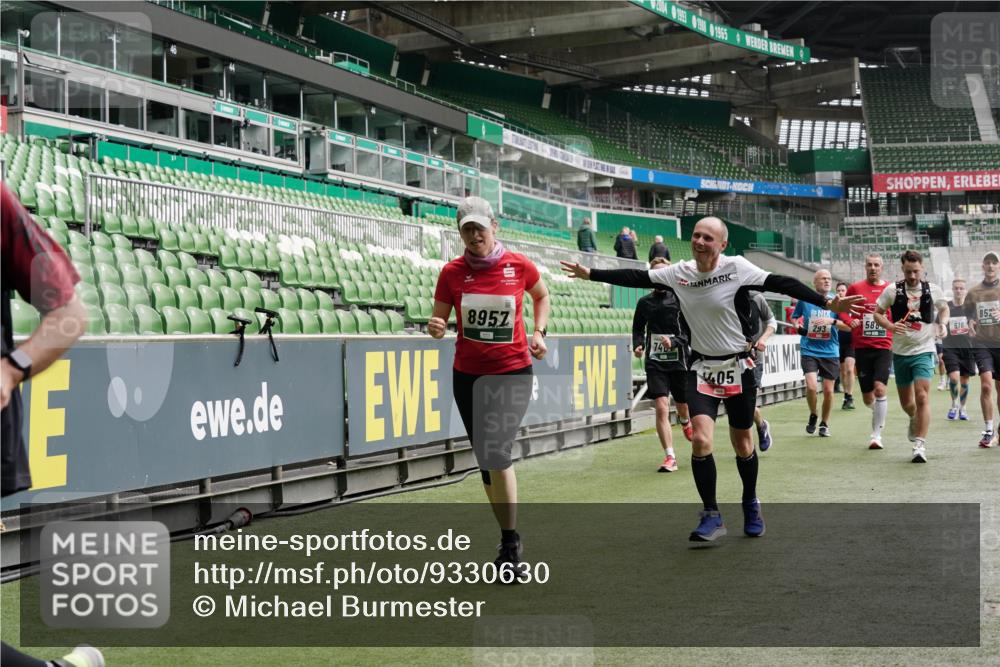 05.10.2025 - 20. swb-Marathon Bremen Michael Burmester http://msf.ph/oto/9330630 05.10.2025 13:02:47 Laufen im Stadion 97, 293, 518, 616, 721, 729, 764, 828, 843, 921, 1121, 1405, 1568, 1670, 1704, 1733, 1744, 1836, 1924, 1944, 2272, 2357, 2393, 2772, 2774, 2984, 3019, 3147, 3217, 3424, 3861, 3917, 3926, 3930, 4026, 4129, 4321, 4322, 4464, 4477, 4481, 4564, 4688, 4714, 4817, 4847, 4885, 4985, 5652, 5755, 5884, 5893, 6215, 6325, 6328, 6382, 6481, 6666, 7217, 7407, 7433, 7659, 8375, 8526, 8957, 428, 772, 1030, 1256, 1348, 1452, 1856, 1899, 2143, 2245, 2306, 2910 meine-sportfotos.de