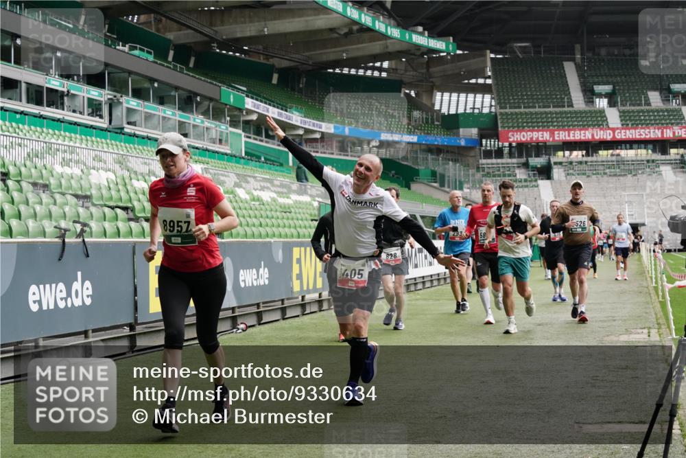 05.10.2025 - 20. swb-Marathon Bremen Michael Burmester http://msf.ph/oto/9330634 05.10.2025 13:02:47 Laufen im Stadion 97, 293, 518, 616, 721, 729, 764, 828, 843, 921, 1121, 1405, 1568, 1670, 1704, 1733, 1744, 1836, 1924, 1944, 2272, 2357, 2393, 2772, 2774, 2984, 3019, 3147, 3217, 3424, 3861, 3917, 3926, 3930, 4026, 4129, 4321, 4322, 4464, 4477, 4481, 4564, 4688, 4714, 4817, 4847, 4885, 4985, 5652, 5755, 5884, 5893, 6215, 6325, 6328, 6382, 6481, 6666, 7217, 7407, 7433, 7659, 8375, 8526, 8957, 428, 772, 1030, 1256, 1348, 1452, 1856, 1899, 2143, 2245, 2306, 2910 meine-sportfotos.de