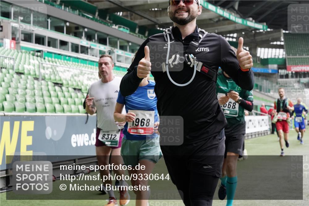 05.10.2025 - 20. swb-Marathon Bremen Michael Burmester http://msf.ph/oto/9330644 05.10.2025 13:00:48 Laufen im Stadion 47, 52, 58, 72, 156, 271, 283, 491, 498, 575, 694, 1017, 1116, 1182, 1273, 1423, 1471, 1606, 1806, 1968, 1973, 1998, 2007, 2196, 2330, 2369, 2446, 2504, 2518, 2661, 2668, 2706, 2712, 2745, 2806, 2822, 2915, 3040, 3160, 3177, 3209, 3237, 3293, 3360, 3549, 3604, 3605, 3979, 4034, 4035, 4046, 4128, 4202, 4216, 4263, 4502, 4592, 4661, 4788, 4879, 5011, 5048, 5121, 5183, 5272, 5329, 5414, 5610, 5627, 5663, 5727, 5836, 5841, 6027, 6057, 6208, 6389, 6440, 6523, 6636, 6704, 6762 meine-sportfotos.de