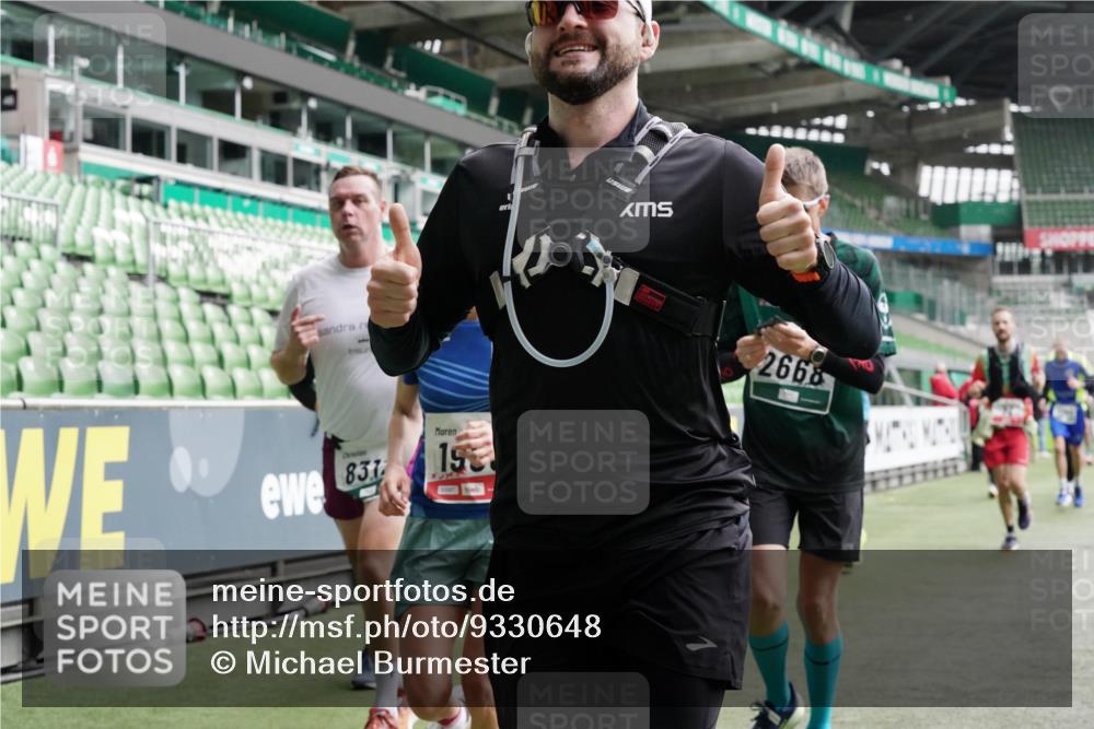 05.10.2025 - 20. swb-Marathon Bremen Michael Burmester http://msf.ph/oto/9330648 05.10.2025 13:00:48 Laufen im Stadion 47, 52, 58, 72, 156, 271, 283, 491, 498, 575, 694, 1017, 1116, 1182, 1273, 1423, 1471, 1606, 1806, 1968, 1973, 1998, 2007, 2196, 2330, 2369, 2446, 2504, 2518, 2661, 2668, 2706, 2712, 2745, 2806, 2822, 2915, 3040, 3160, 3177, 3209, 3237, 3293, 3360, 3549, 3604, 3605, 3979, 4034, 4035, 4046, 4128, 4202, 4216, 4263, 4502, 4592, 4661, 4788, 4879, 5011, 5048, 5121, 5183, 5272, 5329, 5414, 5610, 5627, 5663, 5727, 5836, 5841, 6027, 6057, 6208, 6389, 6440, 6523, 6636, 6704, 6762 meine-sportfotos.de