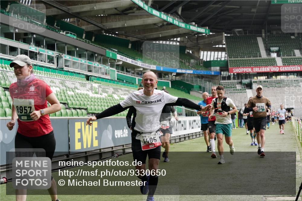 05.10.2025 - 20. swb-Marathon Bremen Michael Burmester http://msf.ph/oto/9330650 05.10.2025 13:02:48 Laufen im Stadion 97, 293, 518, 616, 721, 729, 764, 828, 843, 921, 1121, 1405, 1568, 1670, 1704, 1733, 1744, 1836, 1924, 1944, 2272, 2357, 2393, 2772, 2774, 2984, 3019, 3147, 3217, 3424, 3861, 3917, 3930, 4026, 4129, 4321, 4322, 4464, 4477, 4481, 4688, 4714, 4817, 4847, 4885, 4985, 5652, 5755, 5884, 5893, 6215, 6325, 6328, 6382, 6481, 6666, 7217, 7407, 7433, 7659, 8375, 8526, 8957, 428, 772, 1030, 1256, 1348, 1452, 1856, 1899, 2143, 2245, 2306, 2910 meine-sportfotos.de