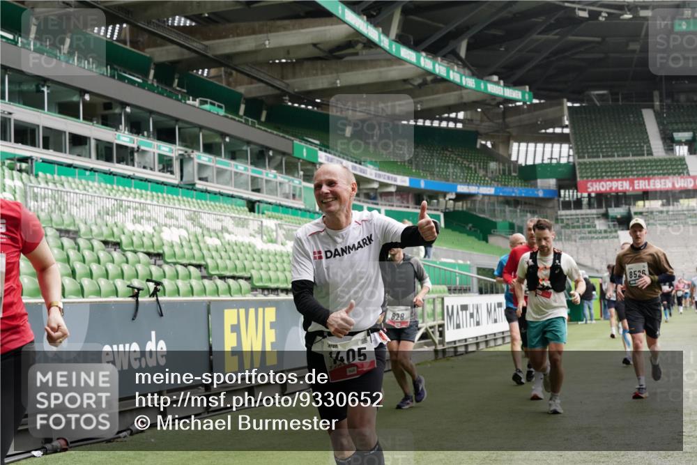05.10.2025 - 20. swb-Marathon Bremen Michael Burmester http://msf.ph/oto/9330652 05.10.2025 13:02:48 Laufen im Stadion 97, 293, 518, 616, 721, 729, 764, 828, 843, 921, 1121, 1405, 1568, 1670, 1704, 1733, 1744, 1836, 1924, 1944, 2272, 2357, 2393, 2772, 2774, 2984, 3019, 3147, 3217, 3424, 3861, 3917, 3930, 4026, 4129, 4321, 4322, 4464, 4477, 4481, 4688, 4714, 4817, 4847, 4885, 4985, 5652, 5755, 5884, 5893, 6215, 6325, 6328, 6382, 6481, 6666, 7217, 7407, 7433, 7659, 8375, 8526, 8957, 428, 772, 1030, 1256, 1348, 1452, 1856, 1899, 2143, 2245, 2306, 2910 meine-sportfotos.de